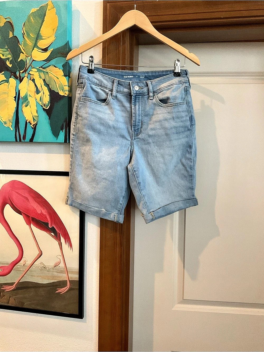 Old Navy High-Waisted Wow Jean Shorts Denim Bermuda Shorts Size 4 Like New